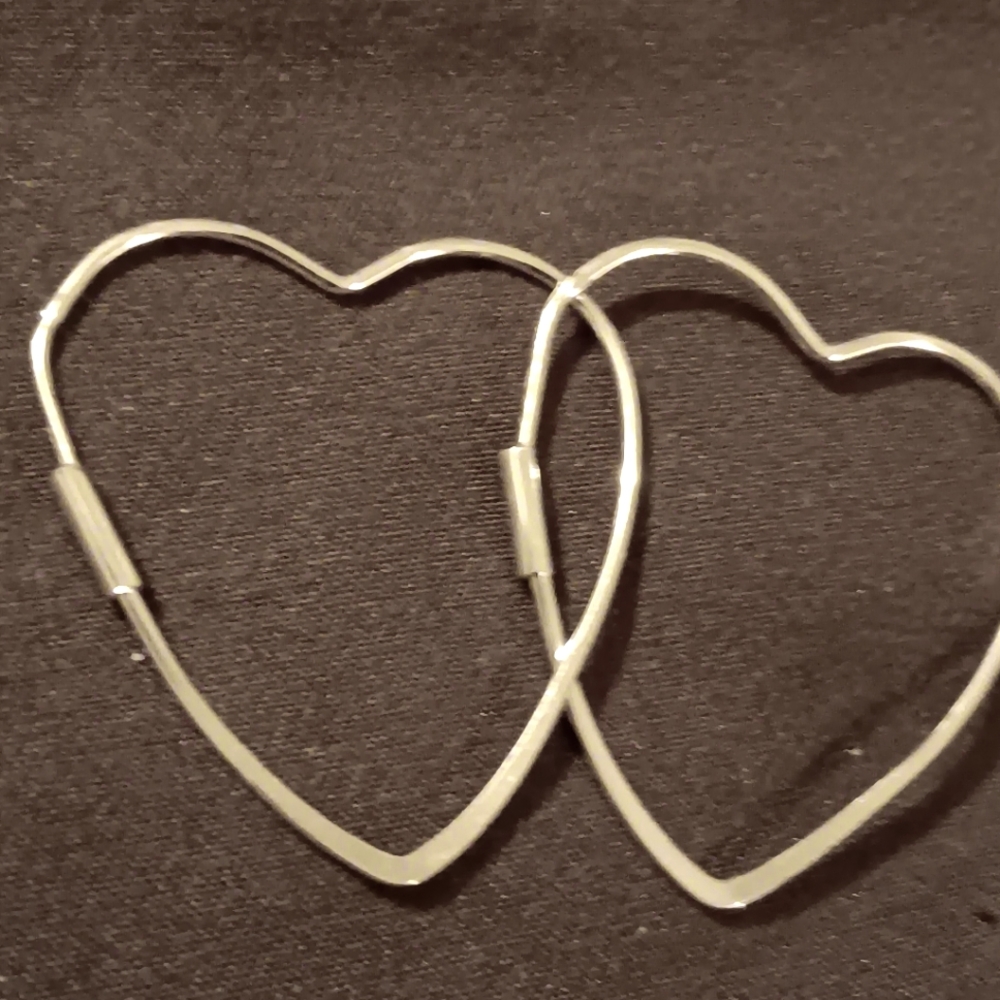 GORGEOUS 925 HEART PIERCED EARRINGS